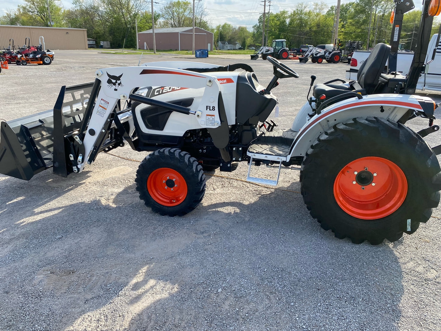 BOBCAT CT2040 HST COMPACT TRACTOR With Pallet Forks & Bucket Package