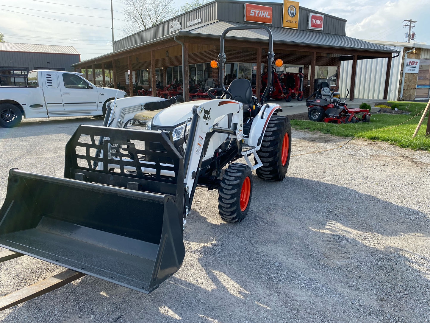 Bobcat CT2035 HST Compact Tractor with Pallet Fork & Bucket Package