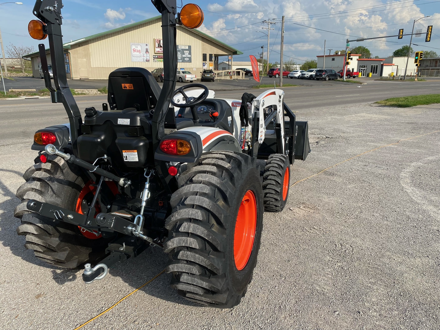 Bobcat CT2035 HST Compact Tractor with Pallet Fork & Bucket Package