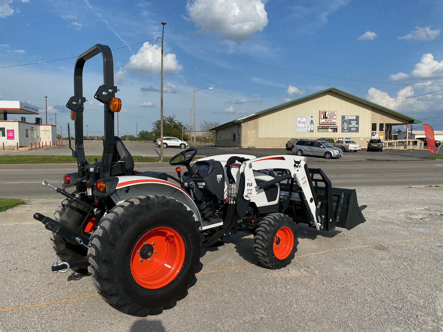 BOBCAT CT2040 HST COMPACT TRACTOR  With Pallet Forks & Bucket Package